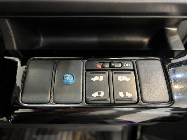 ステップワゴンスパーダ S ユーザー買取 ETC バックカメラ ナビ TV 両側電動スライドドア HID キーレスエントリー 電動格納ミラー 3列シート CVT CD DVD再生 記録簿 盗難防止システム 衝突安全ボディ(11枚目)