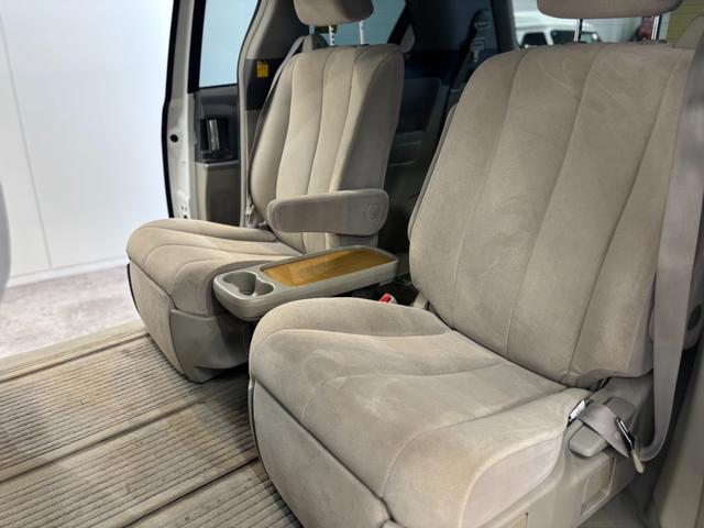 エスティマ 2.4アエラス Gエディション ユーザー買取 ETC バックカメラ ナビ TV 両側電動スライドドア HID スマートキー 電動格納ミラー 後席モニター 3列シート ウォークスルー CVT CD MD ミュージックプレイヤー接続可(30枚目)