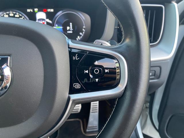 ＸＣ６０ Ｔ８　ポールスターエンジニアード　・サンルーフ・アダプティブクルーズコントロール・純正ナビ／ＢＴ／ＵＳＢ／ｃａｒｐｌａｙ・全方位カメラ・ハーフレザーシート／シートヒーター・ドライブレコーダー・フルセグ・ＥＴＣ・純正２１ＡＷ（7枚目）