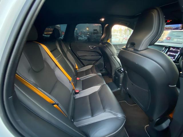 ＸＣ６０ Ｔ８　ポールスターエンジニアード　・サンルーフ・アダプティブクルーズコントロール・純正ナビ／ＢＴ／ＵＳＢ／ｃａｒｐｌａｙ・全方位カメラ・ハーフレザーシート／シートヒーター・ドライブレコーダー・フルセグ・ＥＴＣ・純正２１ＡＷ（13枚目）