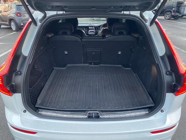 ＸＣ６０ Ｔ８　ポールスターエンジニアード　・サンルーフ・アダプティブクルーズコントロール・純正ナビ／ＢＴ／ＵＳＢ／ｃａｒｐｌａｙ・全方位カメラ・ハーフレザーシート／シートヒーター・ドライブレコーダー・フルセグ・ＥＴＣ・純正２１ＡＷ（18枚目）