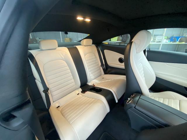 Ｃクラス Ｃ１８０クーペスポーツレザーエクスクルシブパッケージ　・サンルーフ・アダプティブクルーズコントロール・純正ナビ／ＢＴ／ＵＳＢ・バックカメラ・白革シート／シートヒーター・ドライブレコーダー・フルセグ・ＥＴＣ・純正１９ＡＷ・ＬＥＤライト・保証書・取扱説明書（13枚目）