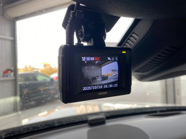 Ｃクラス Ｃ１８０クーペスポーツレザーエクスクルシブパッケージ　・サンルーフ・アダプティブクルーズコントロール・純正ナビ／ＢＴ／ＵＳＢ・バックカメラ・白革シート／シートヒーター・ドライブレコーダー・フルセグ・ＥＴＣ・純正１９ＡＷ・ＬＥＤライト・保証書・取扱説明書（15枚目）