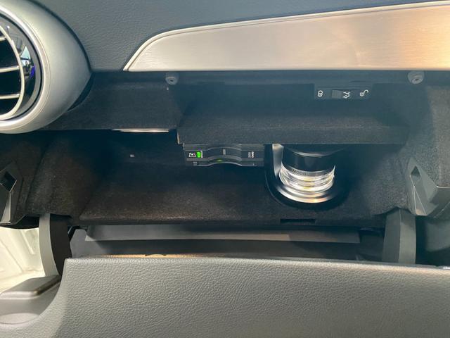 Ｃクラス Ｃ１８０クーペスポーツレザーエクスクルシブパッケージ　・サンルーフ・アダプティブクルーズコントロール・純正ナビ／ＢＴ／ＵＳＢ・バックカメラ・白革シート／シートヒーター・ドライブレコーダー・フルセグ・ＥＴＣ・純正１９ＡＷ・ＬＥＤライト・保証書・取扱説明書（16枚目）