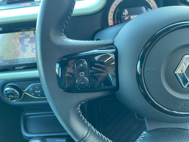 トゥインゴ ラ・パリジェンヌ　・純正ナビ／ＢＴ／ＵＳＢ・バックカメラ・ハーフレザー／シートヒーター・フルセグ・ＥＴＣ・純正１６ＡＷ・取扱説明書（6枚目）