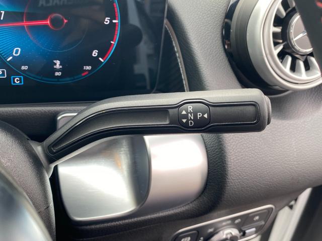 ＧＬＢ ＧＬＢ２００ｄ　４マチック　ＡＭＧライン　・アダプティブクルーズコントロール・純正ナビ／ＢＴ／ＵＳＢ／ｃａｒｐｌａｙ・全方位カメラ・ハーフレザーシート／シートヒーター・ドライブレコーダー・フルセグ・ＥＴＣ・純正１９ＡＷ・ＬＥＤライト（11枚目）