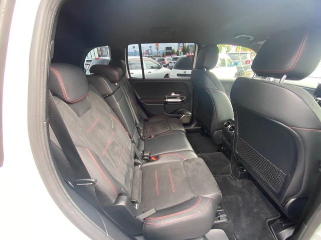 ＧＬＢ ＧＬＢ２００ｄ　４マチック　ＡＭＧライン　・アダプティブクルーズコントロール・純正ナビ／ＢＴ／ＵＳＢ／ｃａｒｐｌａｙ・全方位カメラ・ハーフレザーシート／シートヒーター・ドライブレコーダー・フルセグ・ＥＴＣ・純正１９ＡＷ・ＬＥＤライト（13枚目）