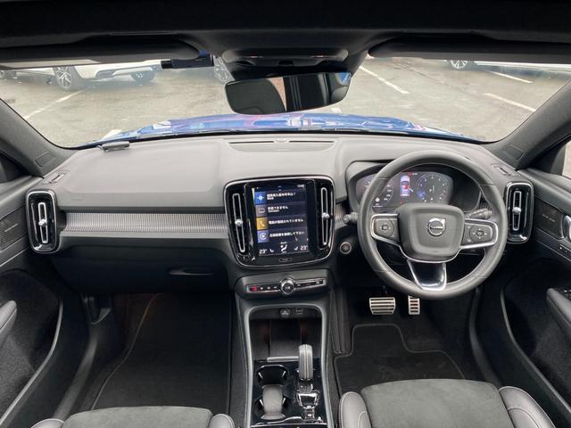 XC40 B4 AWD Rデザイン ・サンルーフ・アダプティブクルーズコントロール・純正ナビ/BT/USB/carplay・全方位カメラ・ハーフレザーシート/シートヒーター・ドライブレコーダー・フルセグ・ETC・純正19AW・LED(4枚目)