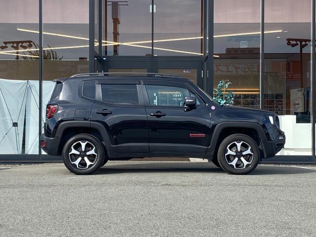 ジープ・レネゲード トレイルホーク ・クルーズコントロール・純正ナビ/Bluetooth/USB/AUX・バックカメラ・ドライブレコーダー・フルセグ・ETC・純正17AW・LEDライト・ブラインドスポット・ダウンヒルアシスト(23枚目)