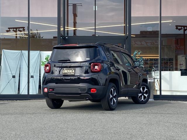 ジープ・レネゲード トレイルホーク ・クルーズコントロール・純正ナビ/Bluetooth/USB/AUX・バックカメラ・ドライブレコーダー・フルセグ・ETC・純正17AW・LEDライト・ブラインドスポット・ダウンヒルアシスト(25枚目)