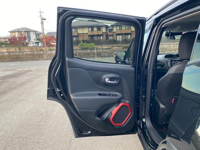 ジープ・レネゲード トレイルホーク ・クルーズコントロール・純正ナビ/Bluetooth/USB/AUX・バックカメラ・ドライブレコーダー・フルセグ・ETC・純正17AW・LEDライト・ブラインドスポット・ダウンヒルアシスト(48枚目)