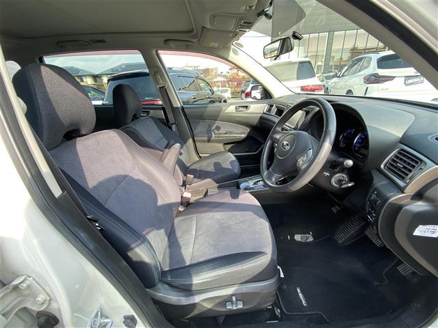 エクシーガ ２．０ｉ－Ｓ　・サンルーフ・クルーズコントロール・純正ナビ／Ｂｌｕｅｔｏｏｔｈ／ＵＳＢ・Ｄ席パワーシート・ＤＴＶ・ＥＴＣ・純正１７ＡＷ・保証書・取扱説明書（11枚目）