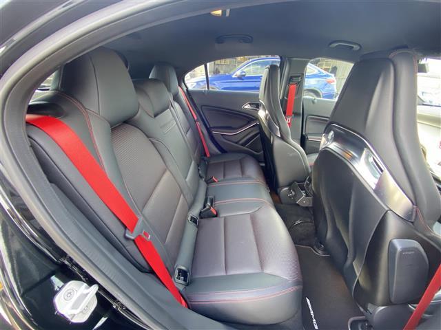 Ａクラス ４マチック　エディション１　・クルーズコントロール・純正ナビ／Ｂｌｕｅｔｏｏｔｈ／ＵＳＢ・バックカメラ・ＡＭＧパフォーマンスシート／シートヒーター・ドライブレコーダー・ＤＴＶ・ＥＴＣ・純正１９ＡＷ・ブラインドスポット（12枚目）