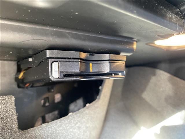 Ａクラス ４マチック　エディション１　・クルーズコントロール・純正ナビ／Ｂｌｕｅｔｏｏｔｈ／ＵＳＢ・バックカメラ・ＡＭＧパフォーマンスシート／シートヒーター・ドライブレコーダー・ＤＴＶ・ＥＴＣ・純正１９ＡＷ・ブラインドスポット（14枚目）