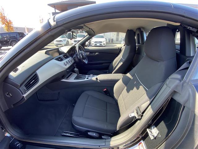 Ｚ４ ｓＤｒｉｖｅ２３ｉ　・純正ナビ／ＡＵＸ／ＣＤ／ＤＶＤ・ワンセグテレビ・ミラー型ＥＴＣ・純正１７ＡＷ・ハードトップルーフ・オートライト・スポーツモード切替（12枚目）