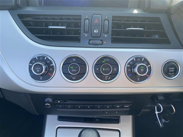 Ｚ４ ｓＤｒｉｖｅ２３ｉ　・純正ナビ／ＡＵＸ／ＣＤ／ＤＶＤ・ワンセグテレビ・ミラー型ＥＴＣ・純正１７ＡＷ・ハードトップルーフ・オートライト・スポーツモード切替（15枚目）