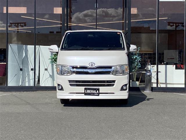 ハイエースバン ロングスーパーＧＬ　・１オーナー・社外ナビ／Ｂｌｕｅｔｏｏｔｈ／ＵＳＢ／ｉＰｏｄ・バックカメラ・フルセグ・ＥＴＣ・社外フリップダウンモニター・ベッドキット・ヒッチメンバー・社外ステアリング・空気圧センサー（21枚目）