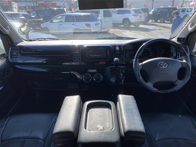 ハイエースバン ロングスーパーＧＬ　・１オーナー・社外ナビ／Ｂｌｕｅｔｏｏｔｈ／ＵＳＢ／ｉＰｏｄ・バックカメラ・フルセグ・ＥＴＣ・社外フリップダウンモニター・ベッドキット・ヒッチメンバー・社外ステアリング・空気圧センサー（42枚目）