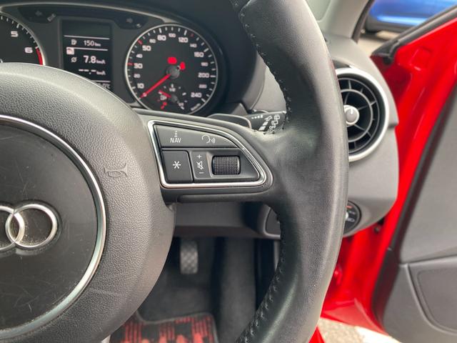 Ａ１スポーツバック １．４ＴＦＳＩ　純正ナビ　地デジ　Ｂｌｕｅｔｏｏｔｈ　ＤＶＤ再生　　記録簿　プッシュスタート　革巻きステアリング　パドルシフト　ステアリングスイッチ　電動格納ミラー　ウィンカーミラー　ミラーヒーター　　オートライト（7枚目）