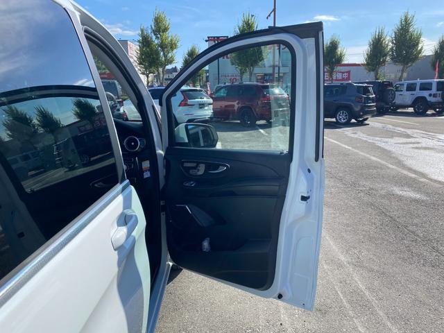 Vクラス V220d アバンギャルド エクストラロング ・アダプティブクルーズコントロール・純正ナビ/BT/USB/HDMI・全方位カメラ・黒革シート/シートヒーター/エアシート・ドライブレコーダー・フルセグ・ETC・純正18AW・LEDライト・BLIS(41枚目)