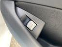 ご遠方の場合でも、下取り車両の金額を概算でお出しすることは可能でございます。車検証をお手元に、走行距離をご確認の上お問い合わせくださいませ。