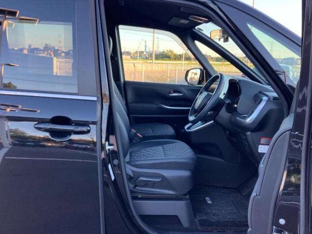 ヴォクシー ハイブリッドＳ－Ｚ　保証書／ディスプレイオーディオ１０．５インチ／フリップダウンモニター　純正　１２．８インチ／トヨタセーフティセンス／両側電動スライドドア／シートヒーター　前席／車線逸脱防止支援システム　バックカメラ（4枚目）