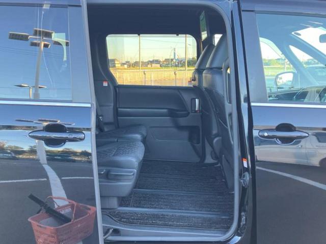 ヴォクシー ハイブリッドＳ－Ｚ　保証書／ディスプレイオーディオ１０．５インチ／フリップダウンモニター　純正　１２．８インチ／トヨタセーフティセンス／両側電動スライドドア／シートヒーター　前席／車線逸脱防止支援システム　バックカメラ（5枚目）