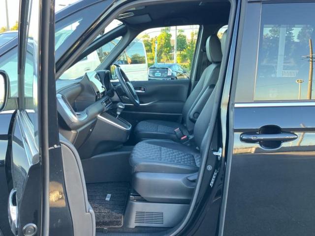 ヴォクシー ハイブリッドＳ－Ｚ　保証書／ディスプレイオーディオ１０．５インチ／フリップダウンモニター　純正　１２．８インチ／トヨタセーフティセンス／両側電動スライドドア／シートヒーター　前席／車線逸脱防止支援システム　バックカメラ（6枚目）