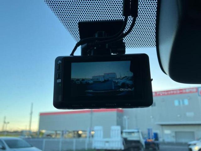 ヴォクシー ハイブリッドＳ－Ｚ　保証書／ディスプレイオーディオ１０．５インチ／フリップダウンモニター　純正　１２．８インチ／トヨタセーフティセンス／両側電動スライドドア／シートヒーター　前席／車線逸脱防止支援システム　バックカメラ（32枚目）