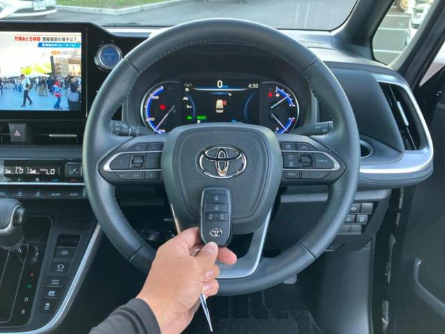 ヴォクシー ハイブリッドＳ－Ｚ　保証書／ディスプレイオーディオ１０．５インチ／フリップダウンモニター　純正　１２．８インチ／トヨタセーフティセンス／両側電動スライドドア／シートヒーター　前席／車線逸脱防止支援システム　バックカメラ（35枚目）