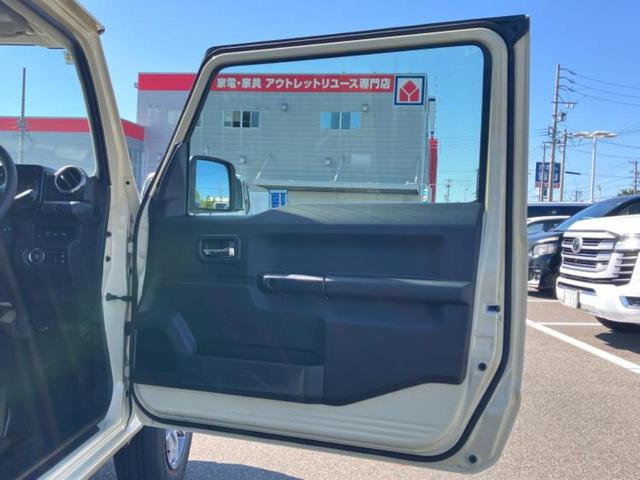ジムニー ４ＷＤ　ＸＣ　保証書／セーフティサポート（スズキ）／シートヒーター／車線逸脱防止支援システム／ＡＢＳ／横滑り防止装置／エアバッグ　運転席／エアバッグ　助手席／エアバッグ　サイド／アルミホイール　純正　１７インチ（8枚目）