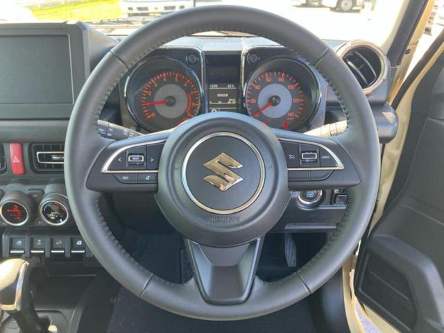 ジムニー ４ＷＤ　ＸＣ　保証書／セーフティサポート（スズキ）／シートヒーター／車線逸脱防止支援システム／ＡＢＳ／横滑り防止装置／エアバッグ　運転席／エアバッグ　助手席／エアバッグ　サイド／アルミホイール　純正　１７インチ（10枚目）