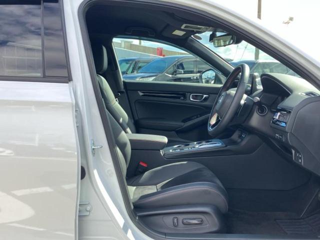 シビック eHEV 保証書/純正 SDナビ/衝突安全装置/シートヒーター/車線逸脱防止支援システム/シート ハーフレザー/パーキングアシスト バックガイド/パーキングアシスト 自動操舵 衝突被害軽減システム バックカメラ(4枚目)