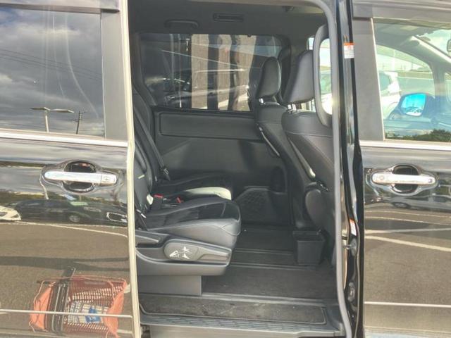 エスクァイア Giプレミアムパッケージブラックテーラード 新品タイヤ/モデリスタエアロ/保証書/純正 10インチ SDナビ/フリップダウンモニター 純正 12.1インチ/衝突安全装置/両側電動スライドドア/シートヒーター 前席/車線逸脱防止支援システム(5枚目)