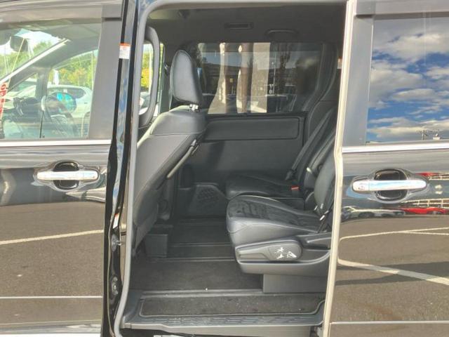 エスクァイア Giプレミアムパッケージブラックテーラード 新品タイヤ/モデリスタエアロ/保証書/純正 10インチ SDナビ/フリップダウンモニター 純正 12.1インチ/衝突安全装置/両側電動スライドドア/シートヒーター 前席/車線逸脱防止支援システム(7枚目)