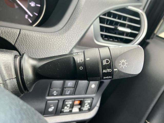 エスクァイア Giプレミアムパッケージブラックテーラード 新品タイヤ/モデリスタエアロ/保証書/純正 10インチ SDナビ/フリップダウンモニター 純正 12.1インチ/衝突安全装置/両側電動スライドドア/シートヒーター 前席/車線逸脱防止支援システム(15枚目)