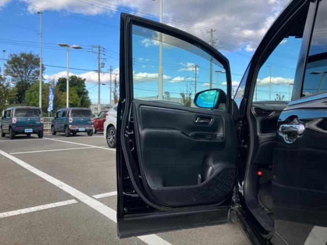 エスクァイア Giプレミアムパッケージブラックテーラード 新品タイヤ/モデリスタエアロ/保証書/純正 10インチ SDナビ/フリップダウンモニター 純正 12.1インチ/衝突安全装置/両側電動スライドドア/シートヒーター 前席/車線逸脱防止支援システム(21枚目)