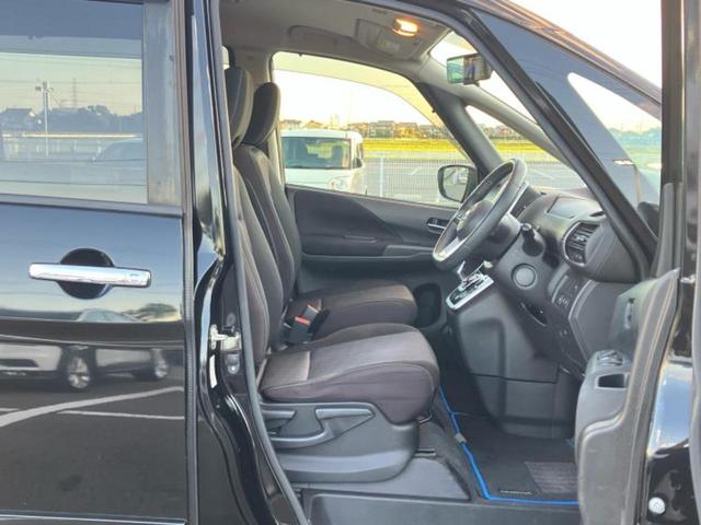 セレナ ｅパワーハイウェイスターＶ　新品タイヤ／保証書／純正　９インチ　ＳＤナビ／フリップダウンモニター　純正　１１インチ／インテリジェントルームミラー／衝突安全装置／両側電動スライドドア／全方位モニター／車線逸脱防止支援システム（4枚目）