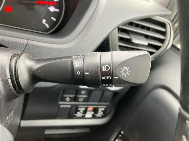 ヴォクシー ZSキラメキ3 新品タイヤ/保証書/純正 9インチ SDナビ/衝突安全装置/両側電動スライドドア/車線逸脱防止支援システム/シート ハーフレザー/パーキングアシスト バックガイド/ドライブレコーダー 前後 ドラレコ(14枚目)