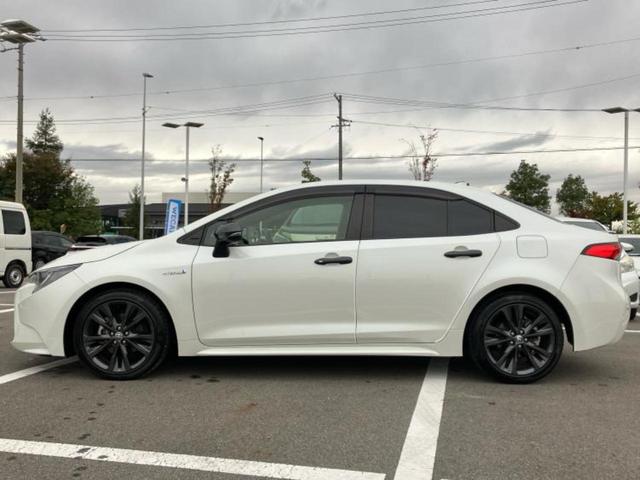 カローラ ハイブリッドダブルバイビー　ディスプレイオーディオ＋ナビ９インチ／トヨタセーフティセンス／シートヒーター　前席／車線逸脱防止支援システム／シート　ハーフレザー／ヘッドランプ　ＬＥＤ／ＥＴＣ／ＥＢＤ付ＡＢＳ　衝突被害軽減システム（2枚目）