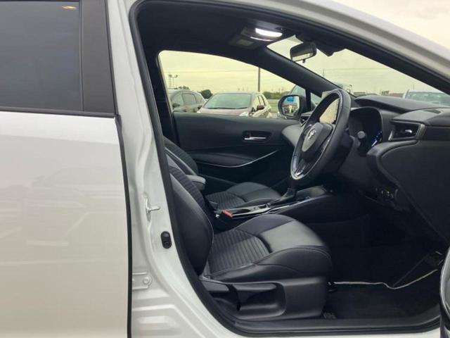 カローラ ハイブリッドダブルバイビー　ディスプレイオーディオ＋ナビ９インチ／トヨタセーフティセンス／シートヒーター　前席／車線逸脱防止支援システム／シート　ハーフレザー／ヘッドランプ　ＬＥＤ／ＥＴＣ／ＥＢＤ付ＡＢＳ　衝突被害軽減システム（4枚目）