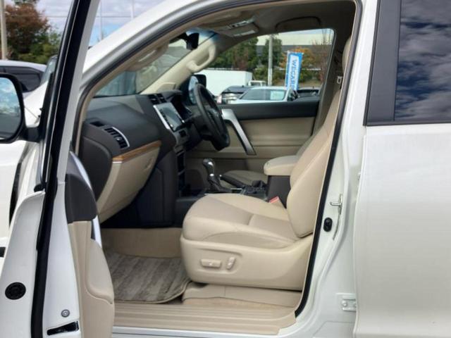 ランドクルーザープラド 4WD TX Lパッケージ 保証書/ディスプレイオーディオ+ナビ9インチ/トヨタセーフティセンス/シートヒーター 前席/パノラミックビューモニター/シート 合皮/ドライブレコーダー 前後/ヘッドランプ LED 全周囲カメラ(6枚目)