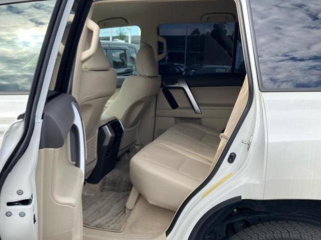ランドクルーザープラド 4WD TX Lパッケージ 保証書/ディスプレイオーディオ+ナビ9インチ/トヨタセーフティセンス/シートヒーター 前席/パノラミックビューモニター/シート 合皮/ドライブレコーダー 前後/ヘッドランプ LED 全周囲カメラ(7枚目)