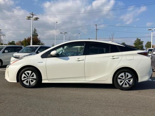 プリウス Ａ　新品タイヤ／保証書／純正　ＳＤナビ／トヨタセーフティセンス／車線逸脱防止支援システム／パーキングアシスト　自動操舵／ヘッドランプ　ＬＥＤ／ＥＴＣ／ＥＢＤ付ＡＢＳ／横滑り防止装置　衝突被害軽減システム（2枚目）