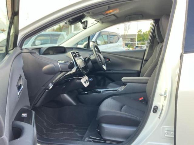 プリウス Ａ　新品タイヤ／保証書／純正　ＳＤナビ／トヨタセーフティセンス／車線逸脱防止支援システム／パーキングアシスト　自動操舵／ヘッドランプ　ＬＥＤ／ＥＴＣ／ＥＢＤ付ＡＢＳ／横滑り防止装置　衝突被害軽減システム（6枚目）