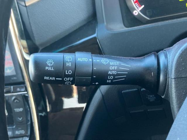 アルファード ２４０Ｓタイプゴールド２　保証書／社外　１０インチ　ＳＤナビ／両側電動スライドドア／シート　ハーフレザー／パーキングアシスト　バックガイド／電動バックドア／ヘッドランプ　ＨＩＤ／Ｂｌｕｅｔｏｏｔｈ接続／ＥＴＣ　バックカメラ（15枚目）