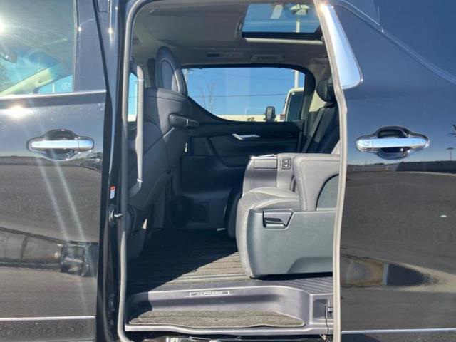 アルファード Ｓ　Ｃパッケージ　サンルーフ／モデリスタエアロ／保証書／ディスプレイオーディオ９インチ／デジタルインナーミラー／トヨタセーフティセンス／両側電動スライドドア／シートヒーター　前席／シート　合皮　衝突被害軽減システム（7枚目）