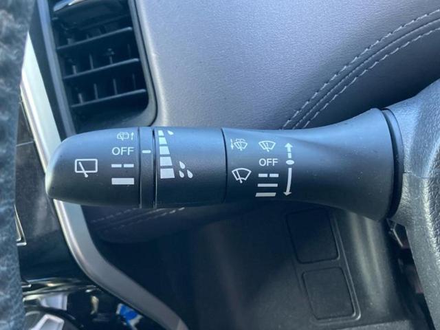 セレナ ｅパワーハイウェイスターＶ　新品タイヤ／純正　１０インチ　ＳＤナビ／フリップダウンモニター／インテリジェントルームミラー／エマージェンシーブレーキ／両側電動スライドドア／アラウンドビューモニター／車線逸脱防止支援システム　ＥＴＣ（16枚目）