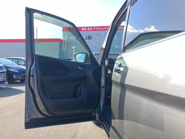 セレナ ｅパワーハイウェイスターＶ　新品タイヤ／純正　１０インチ　ＳＤナビ／フリップダウンモニター／インテリジェントルームミラー／エマージェンシーブレーキ／両側電動スライドドア／アラウンドビューモニター／車線逸脱防止支援システム　ＥＴＣ（22枚目）