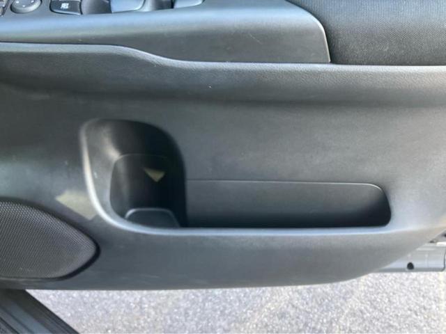 セレナ ｅパワーハイウェイスターＶ　新品タイヤ／純正　１０インチ　ＳＤナビ／フリップダウンモニター／インテリジェントルームミラー／エマージェンシーブレーキ／両側電動スライドドア／アラウンドビューモニター／車線逸脱防止支援システム　ＥＴＣ（31枚目）